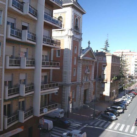 Calfred Junto A Parque Gallarza Logroño Buitenkant foto